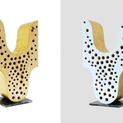 Sculpture de la série ''Bois de Lumière''- bois massif percé de part en part + feuille cuivre - 40x24x12 cm -recto et verso-