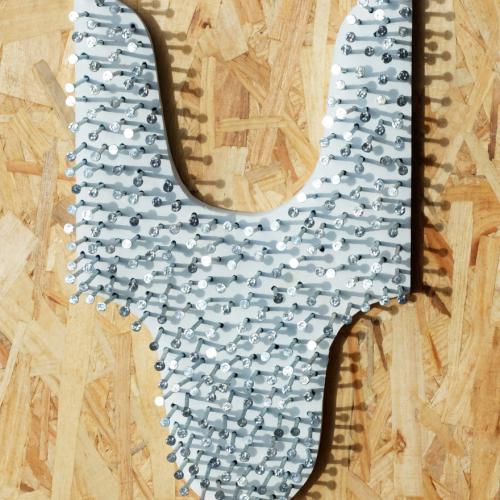 relief mural - série ''TRIADE'' - clous torsadés sur bois et résine - 52x38x9 cm