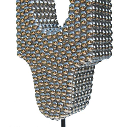 Sculpture “ ST-S474” de la série cloutée 52x26x12 cm clous inoxydables + extrudé