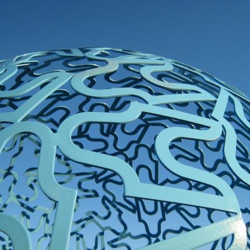 ''la Planète Bleue'' - sculpture de la série ''les SPHERES'' - acier peint - ici diamètre 120 cm - détail -