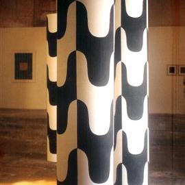 Sculpture ''LES COLONNES JORDI'' - H 300 cm - diam: 60 cm.