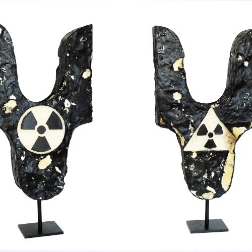 sculpture série ''Sans-titre'' - extrudé brûlé+ peinture brûlé - 63 x 32 x 10 cm. recto et verso