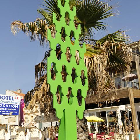 '' Les ARBRES de JORDI '' - 8 Sculptures pérennes en acier thermo-laqué -exposition permanente sur chacun des 8 ronds-points d'une avenue de 3 km à Palavas les Flots -34- ici ''l'Arbre Cyprès''
