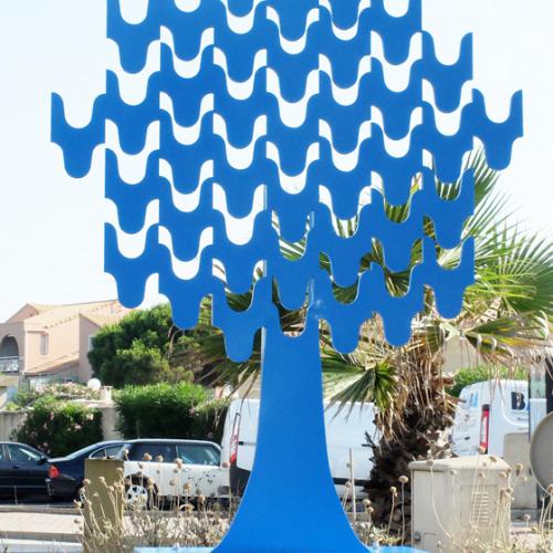 '' Les ARBRES de JORDI '' - Commande des 8 Sculptures pérennes - lauréat du Marché public- en acier thermo-laqué - exposition permanente sur chacun des 8 ronds-points d'une avenue de 3 km à Palavas les Flots -34- ici ''l'Arbre bleu''