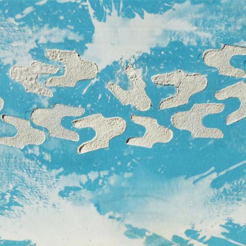 '' ST- P141 '' de la série ''Nuages'' - peinture + sable de marbre sur extrudé- 60x125x2 cm