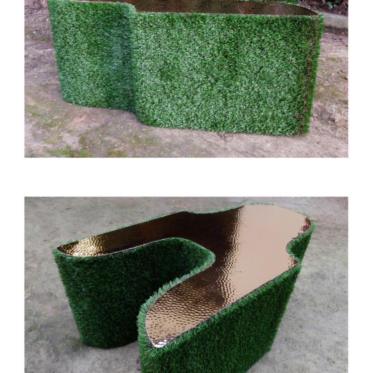 Mobilier design: table basse '' LUX '' - bois + forex + gazon synthétique+ cuivre martelé - dim. 95x57x40 cm